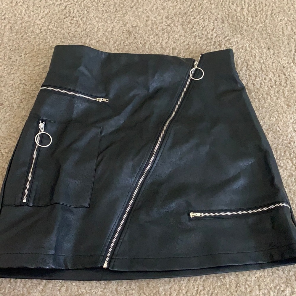 FASHION NOVA BLACK MINI SKIRT